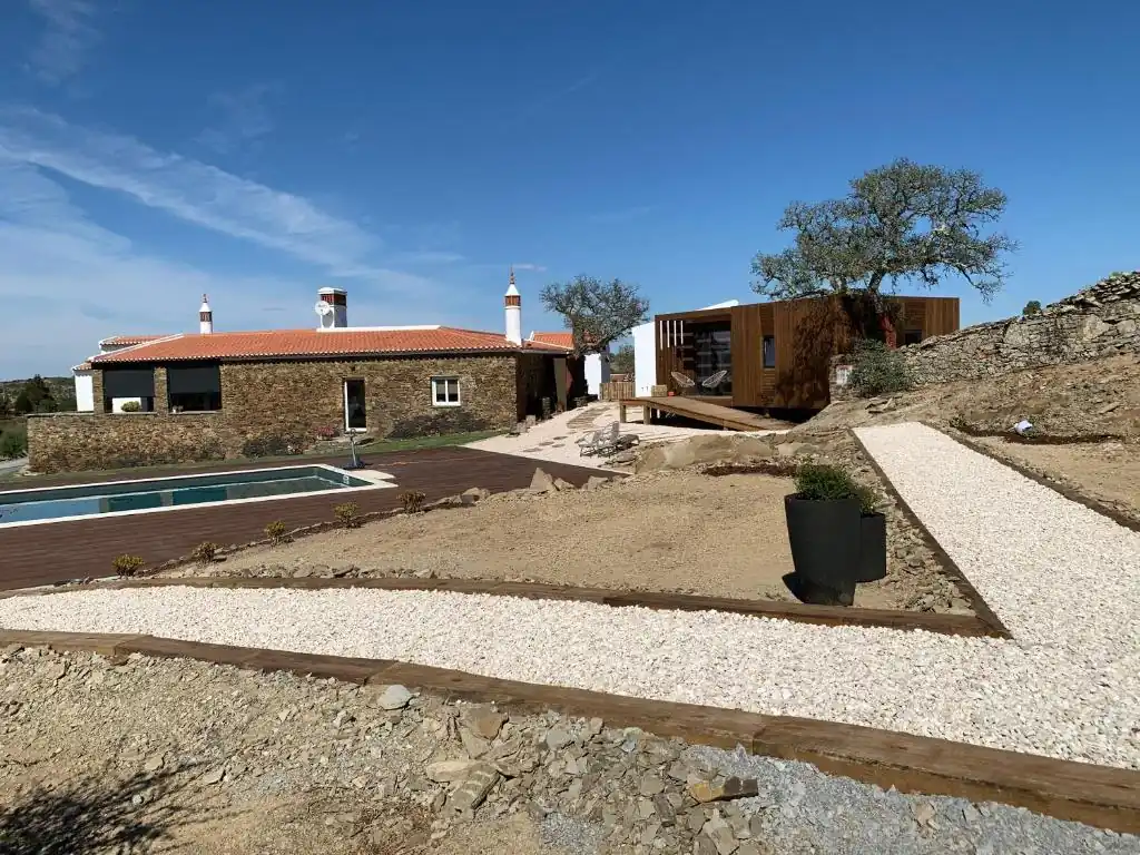 Monte Clérigo Casas de Campo, stone farmhouse and wooden bungalows in Almodôvar